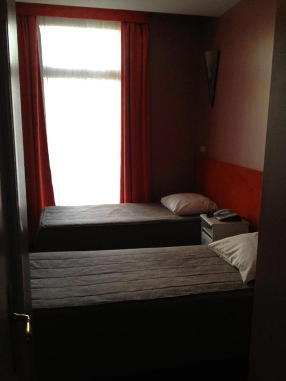 Hotel Stalingrad Brüksel Oda fotoğraf